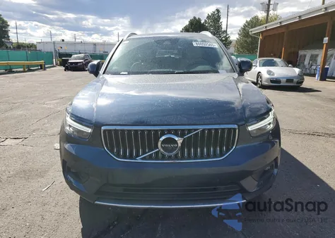 2022 Volvo Xc40 T4 Inscription z USA, uszkodzony, nr VIN YV4AC2HL9N2689003
